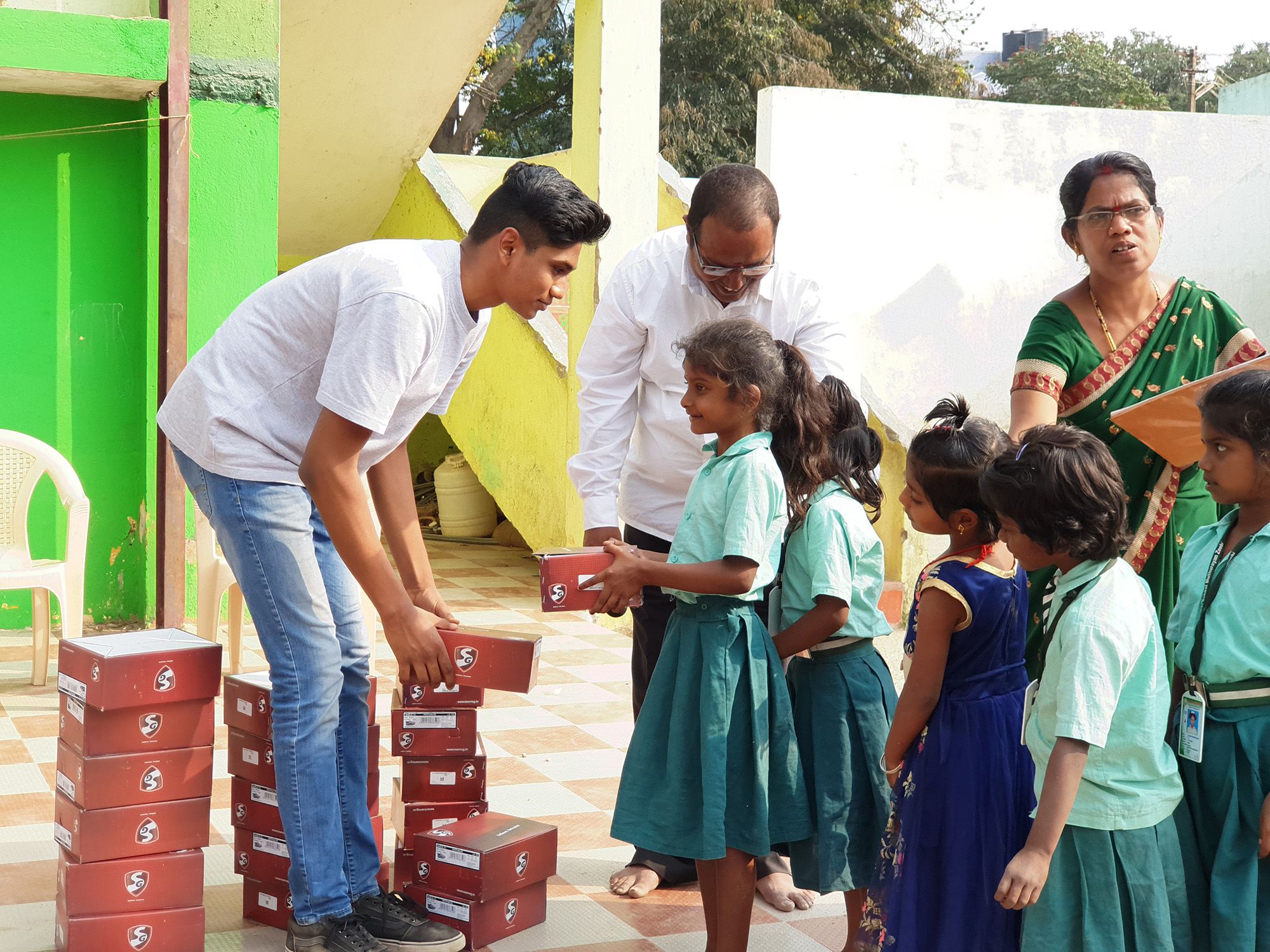 Sanjay Rajasekharan and Cleo donated nearly 500 pairs of shoes as part of the Running4Shoes initiative in India.